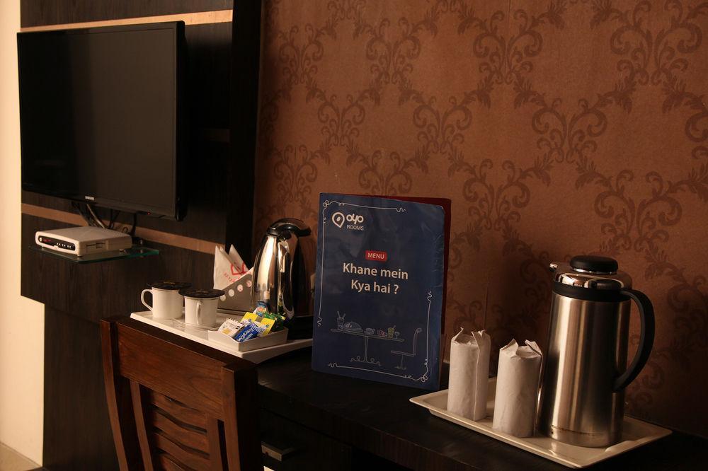 Oyo 905 Galaxy View Hotel Аллахабад Экстерьер фото
