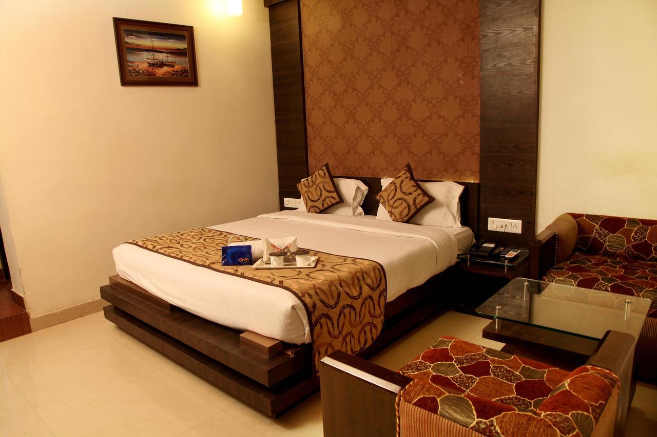 Oyo 905 Galaxy View Hotel Аллахабад Экстерьер фото