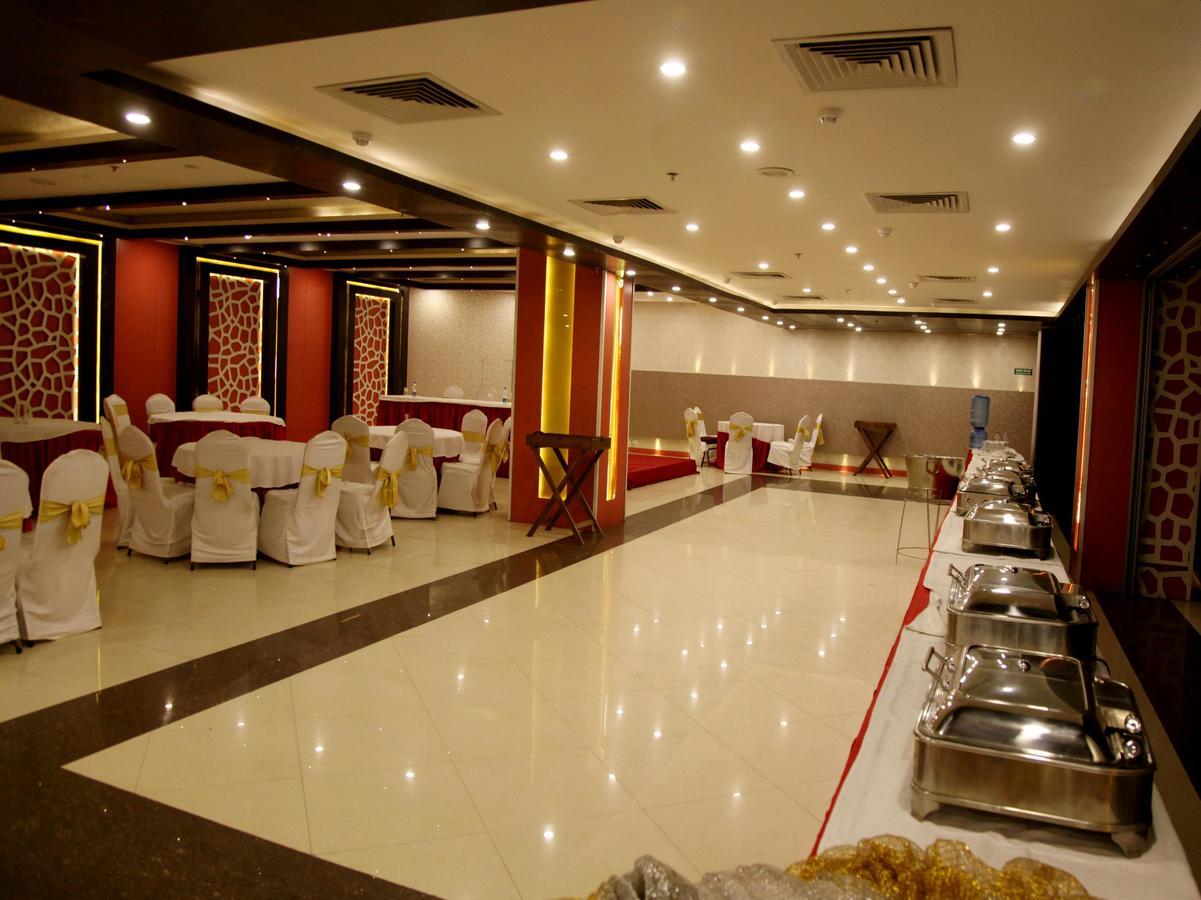 Oyo 905 Galaxy View Hotel Аллахабад Экстерьер фото