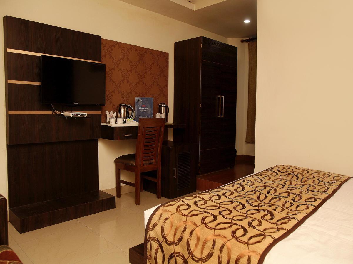 Oyo 905 Galaxy View Hotel Аллахабад Экстерьер фото