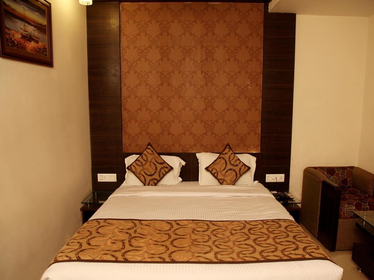 Oyo 905 Galaxy View Hotel Аллахабад Экстерьер фото