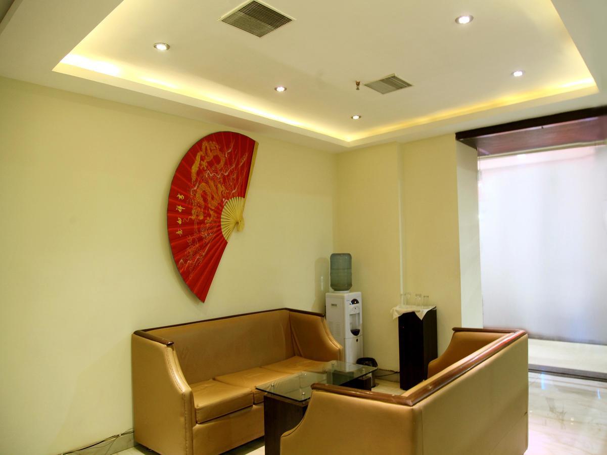 Oyo 905 Galaxy View Hotel Аллахабад Экстерьер фото